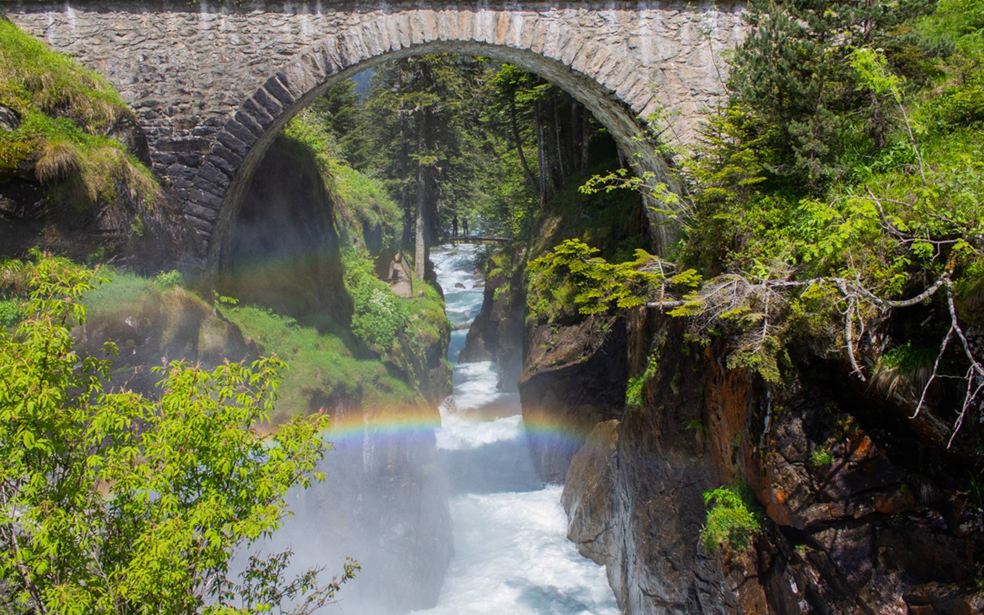 DÉCOUVRIR LES PYRÉNÉES